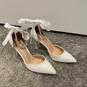 Elegant White Women's Heels with Ribbon and Pearl Detail (38) 7/7.5
